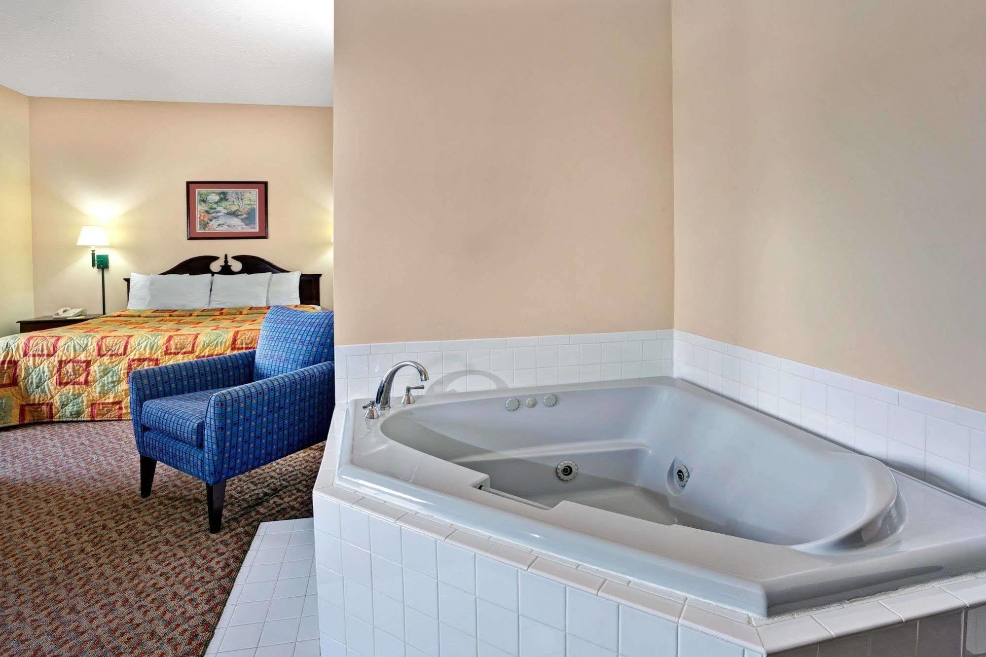Days Inn - Chapel Hill Luaran gambar