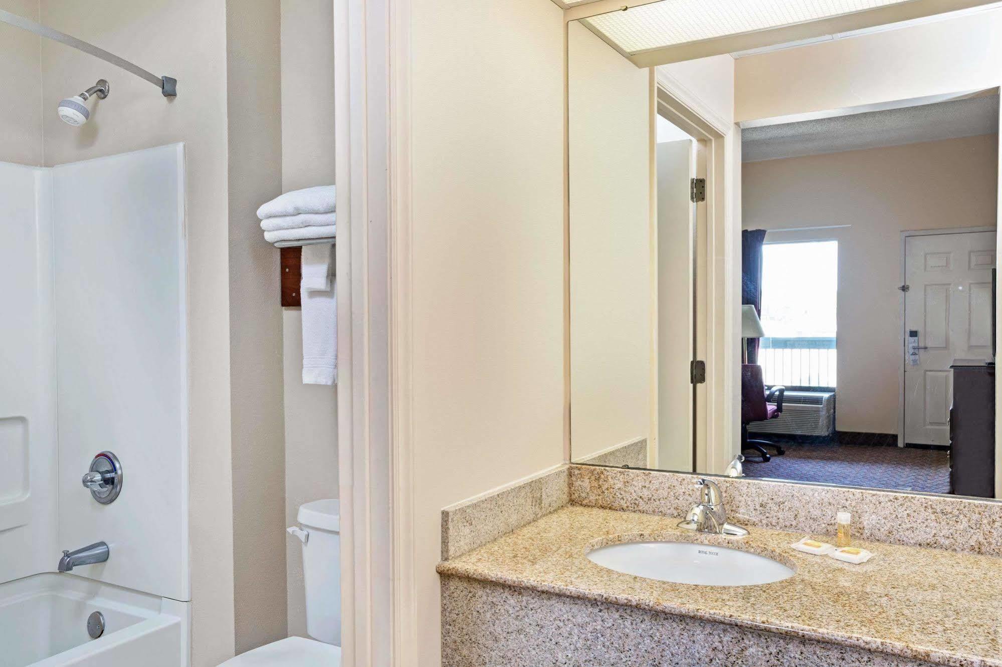 Days Inn - Chapel Hill Luaran gambar